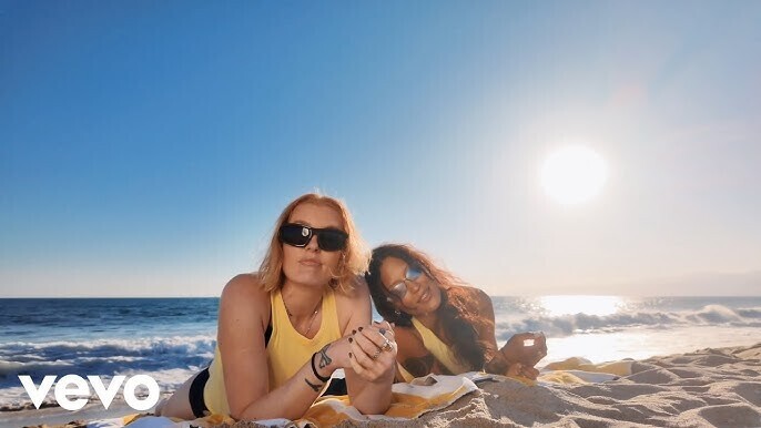 Icona Pop liefern Gute-Laune-Ohrwurm mit "Yellow Top" icona pop yellow top